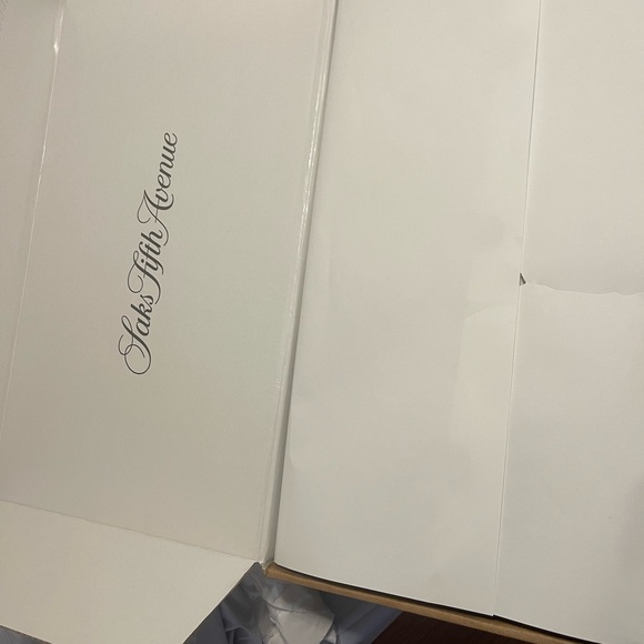 Brand new Alexander McQueen - Picture 15 of 16